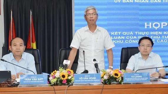 Ông Võ Văn Hoan điều hành hoạt động chung của UBND TP trong thời gian diễn ra Đại hội XIII của Đảng