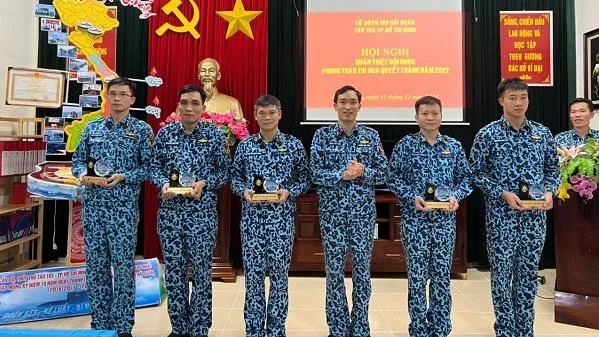 Lính tàu ngầm, lặn nổi bằng nhau