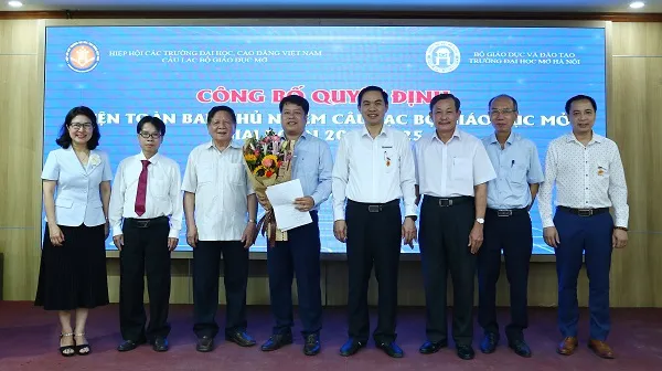 Tổng kết hoạt động Câu lạc bộ Giáo dục mở: Kết nối hơn 170 điểm cầu