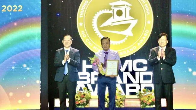 Người CEO làm nên thương hiệu trứng gà nhân đạo