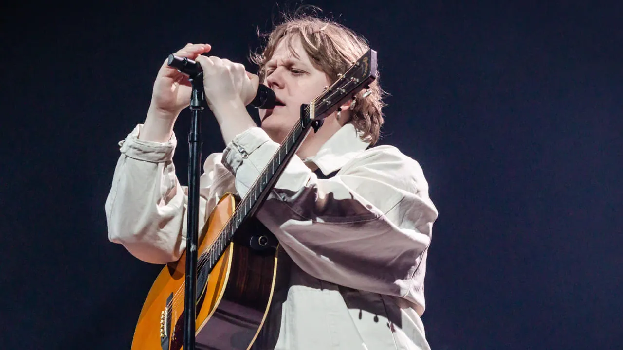 Lewis Capaldi sẽ giải nghệ vì bệnh Tourette