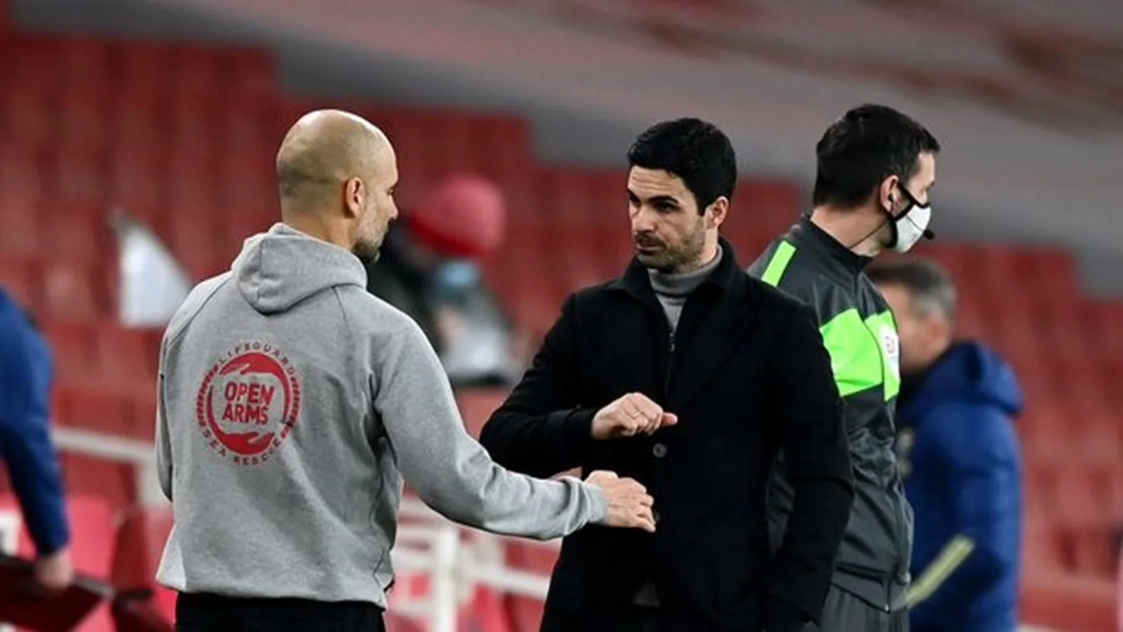 Arteta khẳng định Arsenal chưa buông xuôi trước Man City