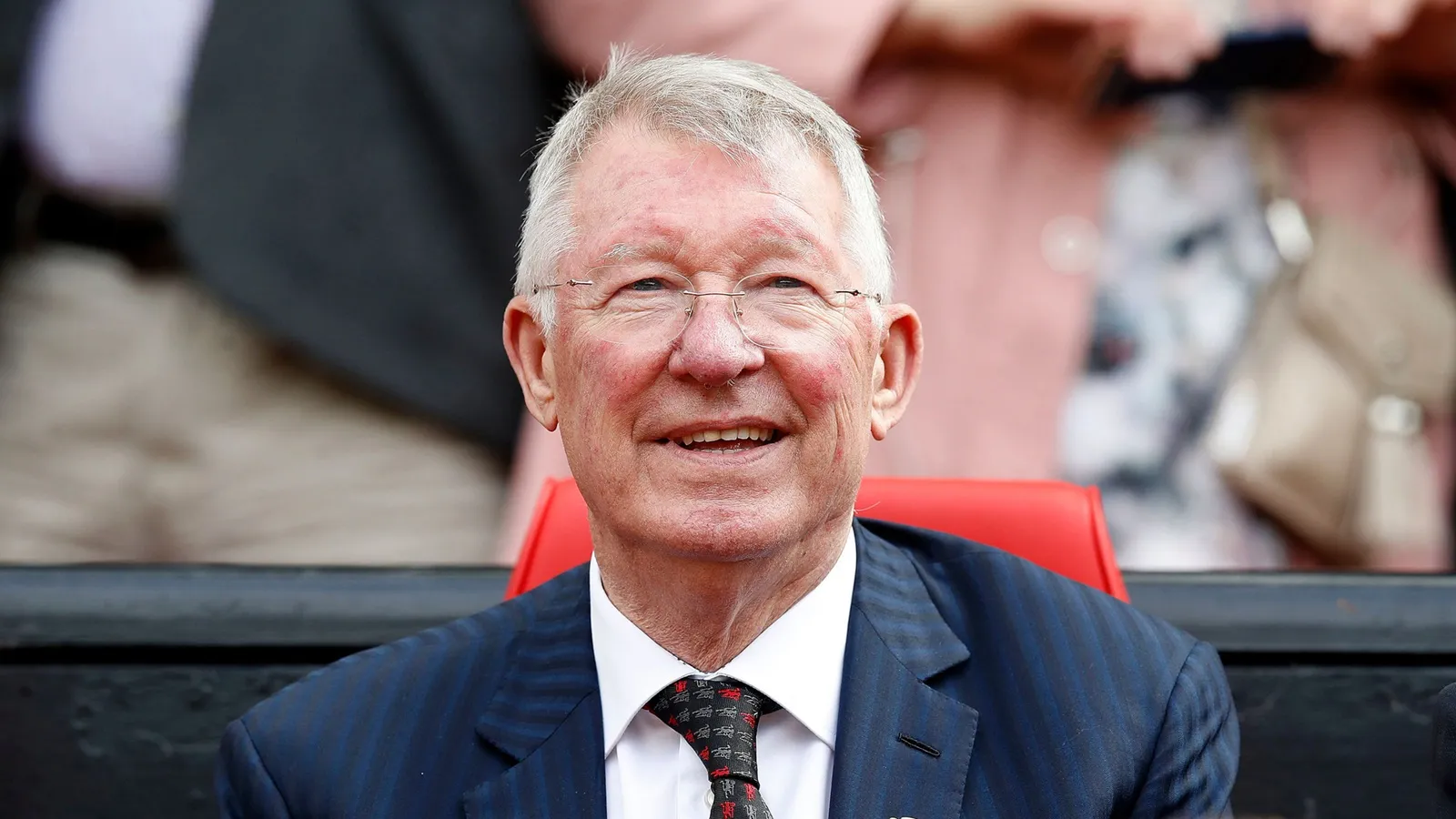 Hoàng thân Qatar có động thái mới, Sir Alex sắp trở lại MU