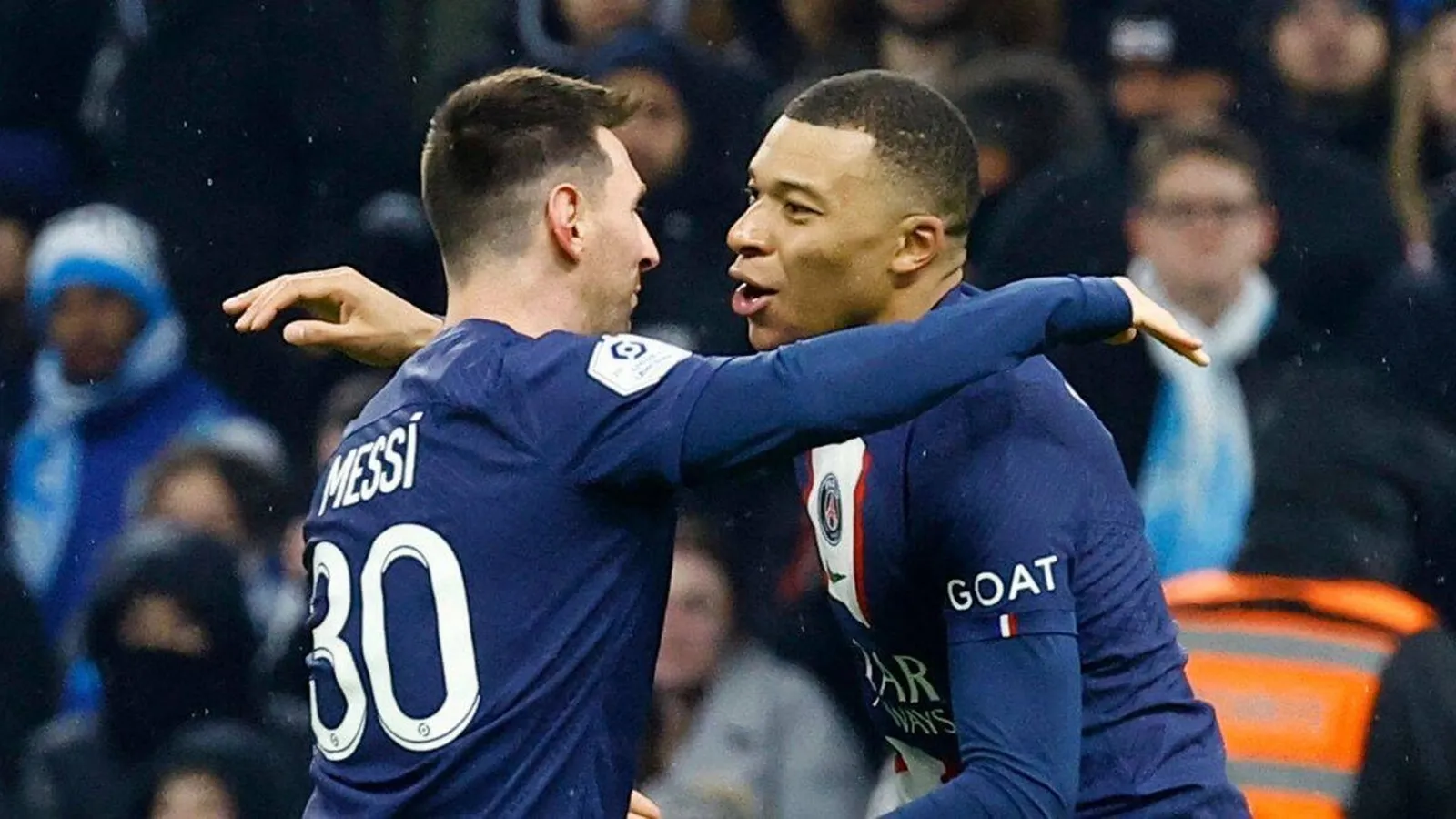 Vì Messi, Mbappe công khai đối đầu CĐV PSG?