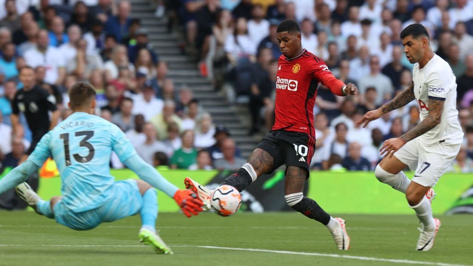 Lộ dấu hiệu Rashford bất tuân Ten Hag, chơi bóng như trẻ con