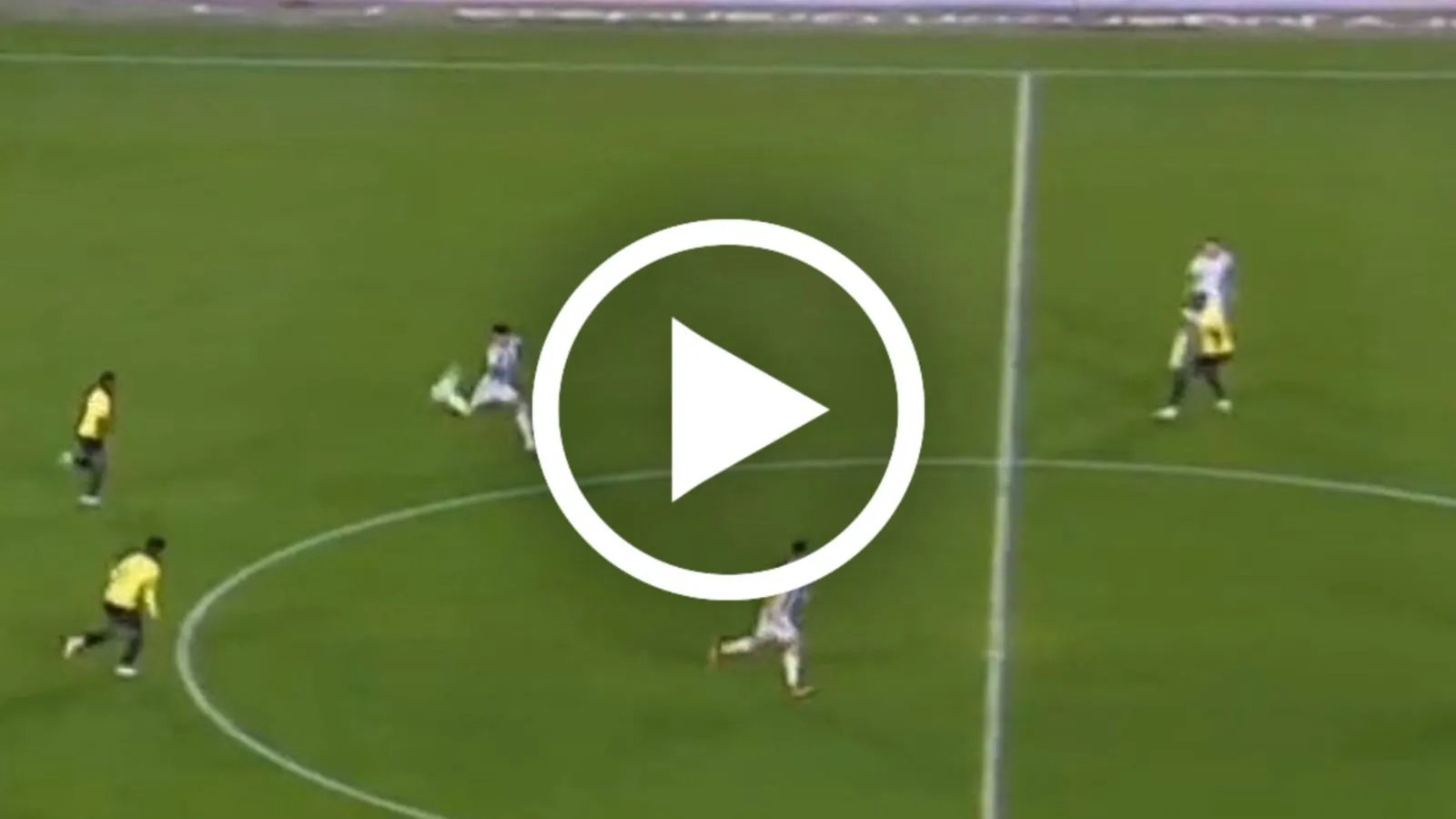 VIDEO: Enzo Fernandez xử lý cực dị khiến CĐV Argentina trố mắt