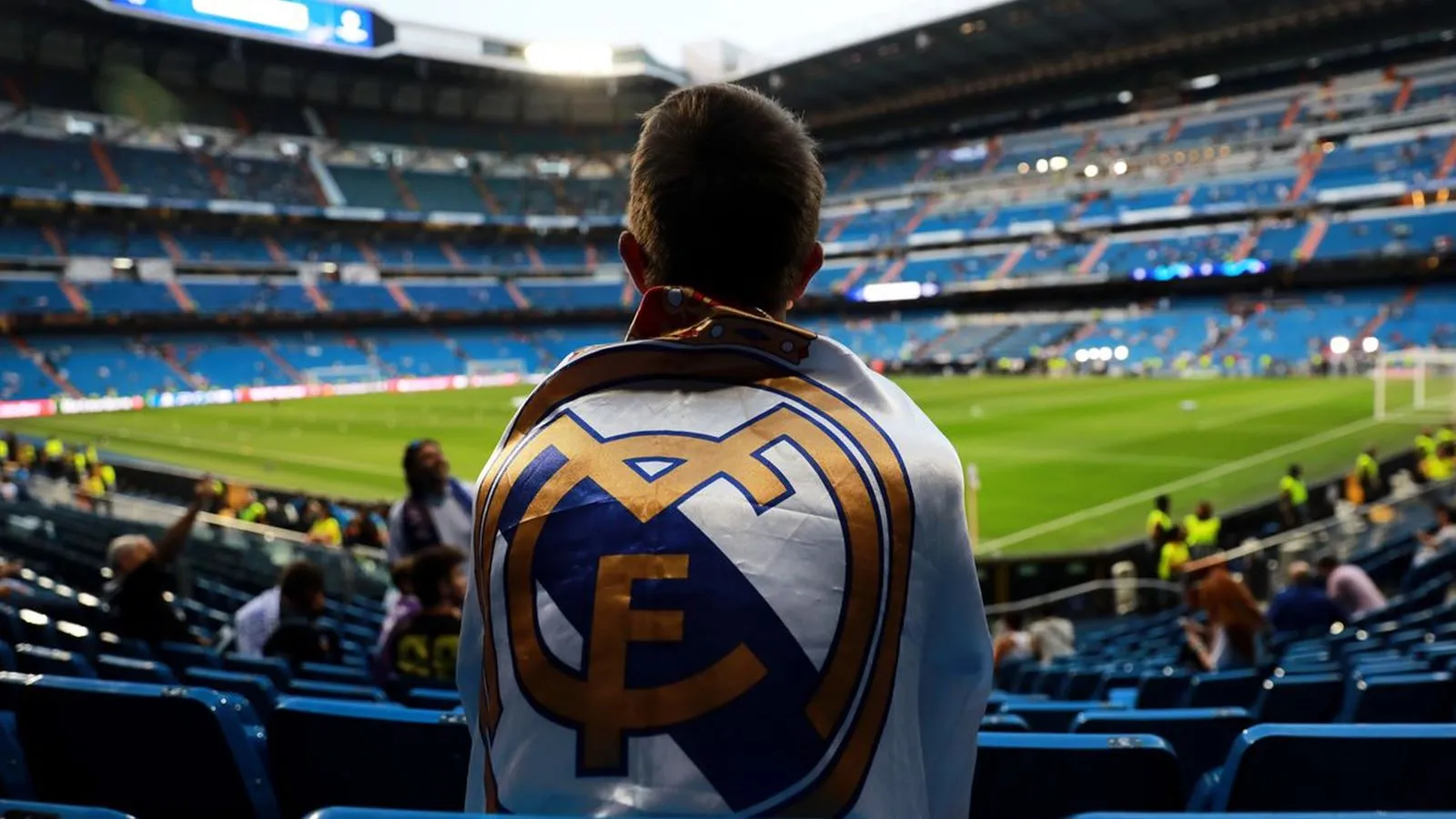 SỐC! 3 cầu thủ Real Madrid giở trò đồi bại, bị cảnh sát bắt giữ