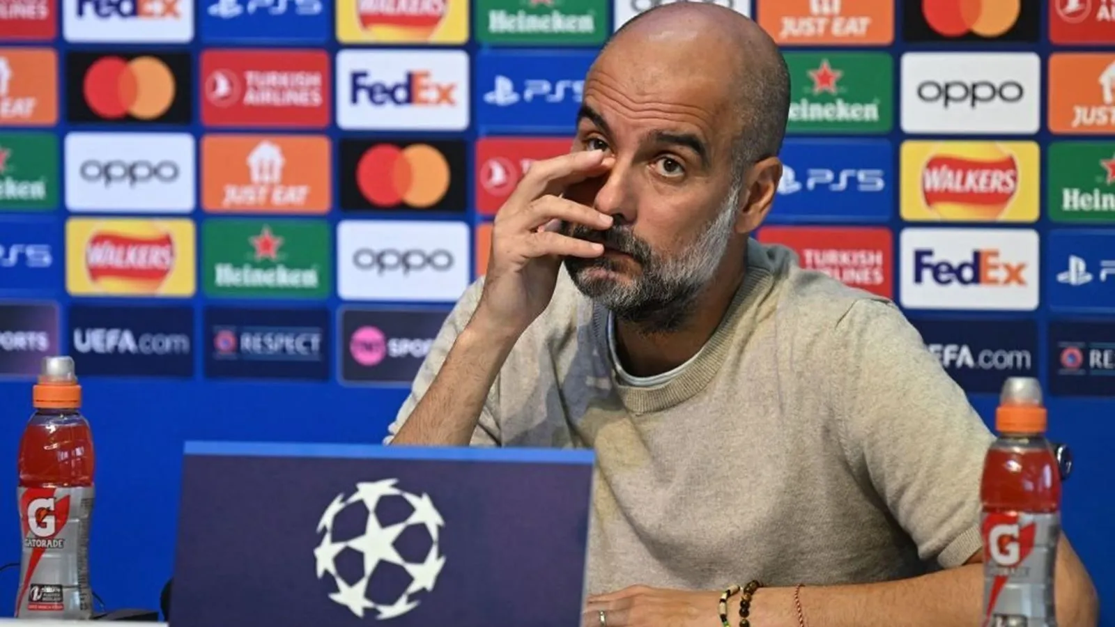 Pep Guardiola điểm mặt 2 cầu thủ Man City không thể đá trận mở màn Cúp C1