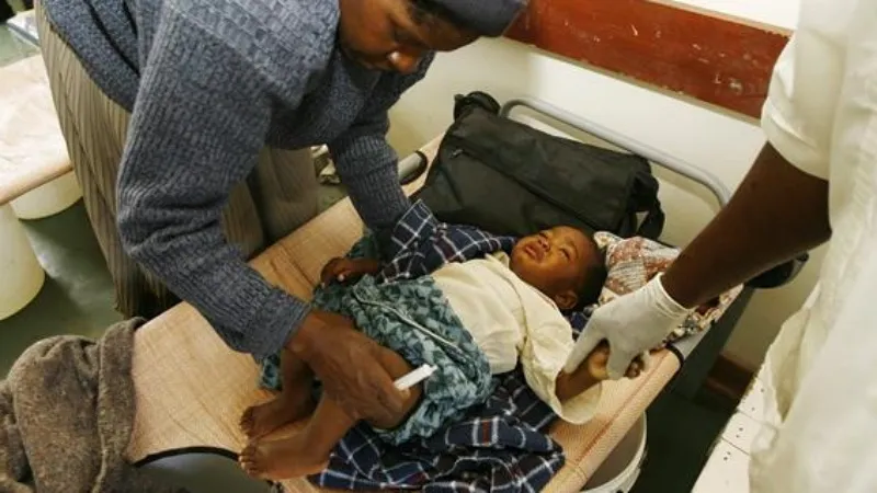 Zimbabwe khuyến cáo không bắt tay hoặc chia sẻ đồ ăn nơi công cộng