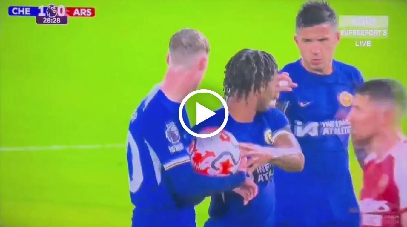 VIDEO: Sterling giành đá penalty căng thẳng với đàn em, Enzo sắm vai chủ tọa bất đắc dĩ