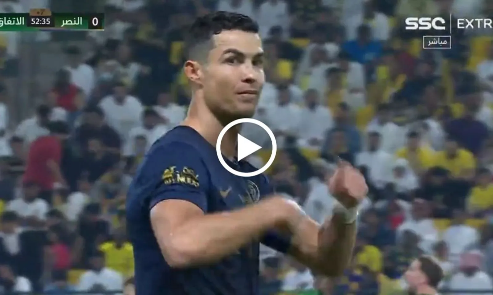 VIDEO: Ronaldo phát rồ, đòi thay trọng tài vì Al Nassr bị cướp trắng bàn thắng