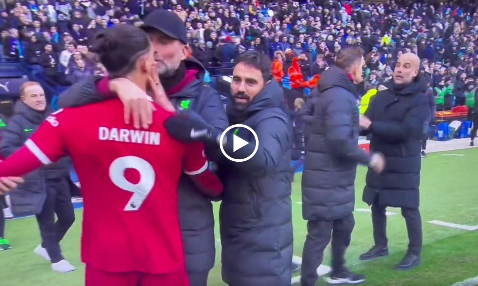 VIDEO: Nunez ôm xong cà khịa khiến Pep Guardiola giận dữ