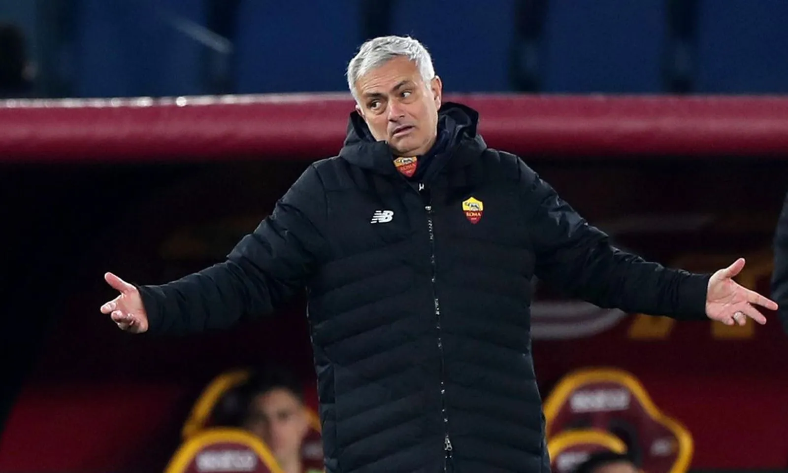 AS Roma sa thải Jose Mourinho