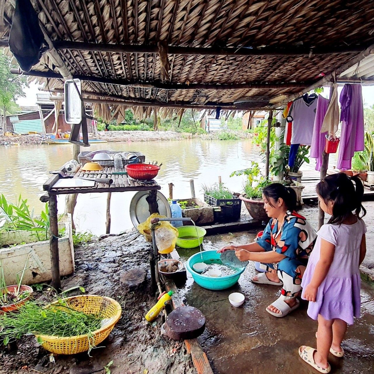 Đưa nước sạch về với bà con miền Tây