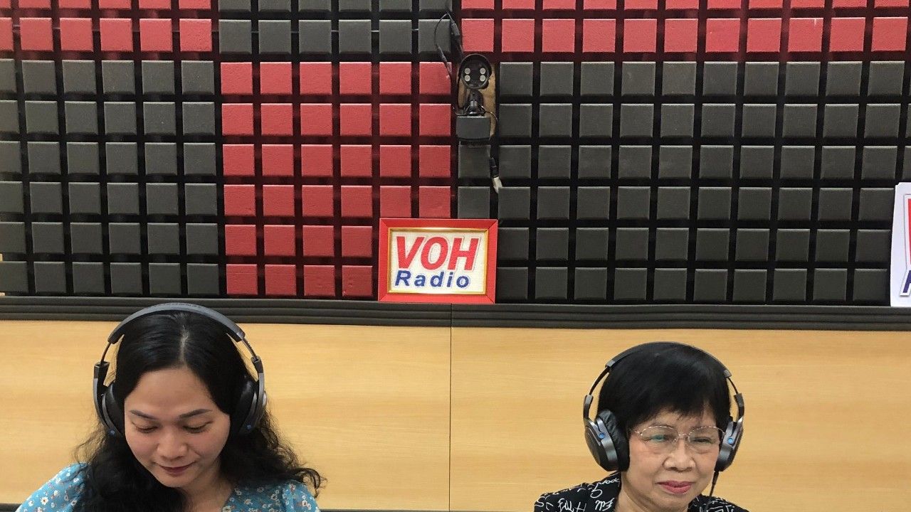 Tư vấn pháp luật cho thính giả.