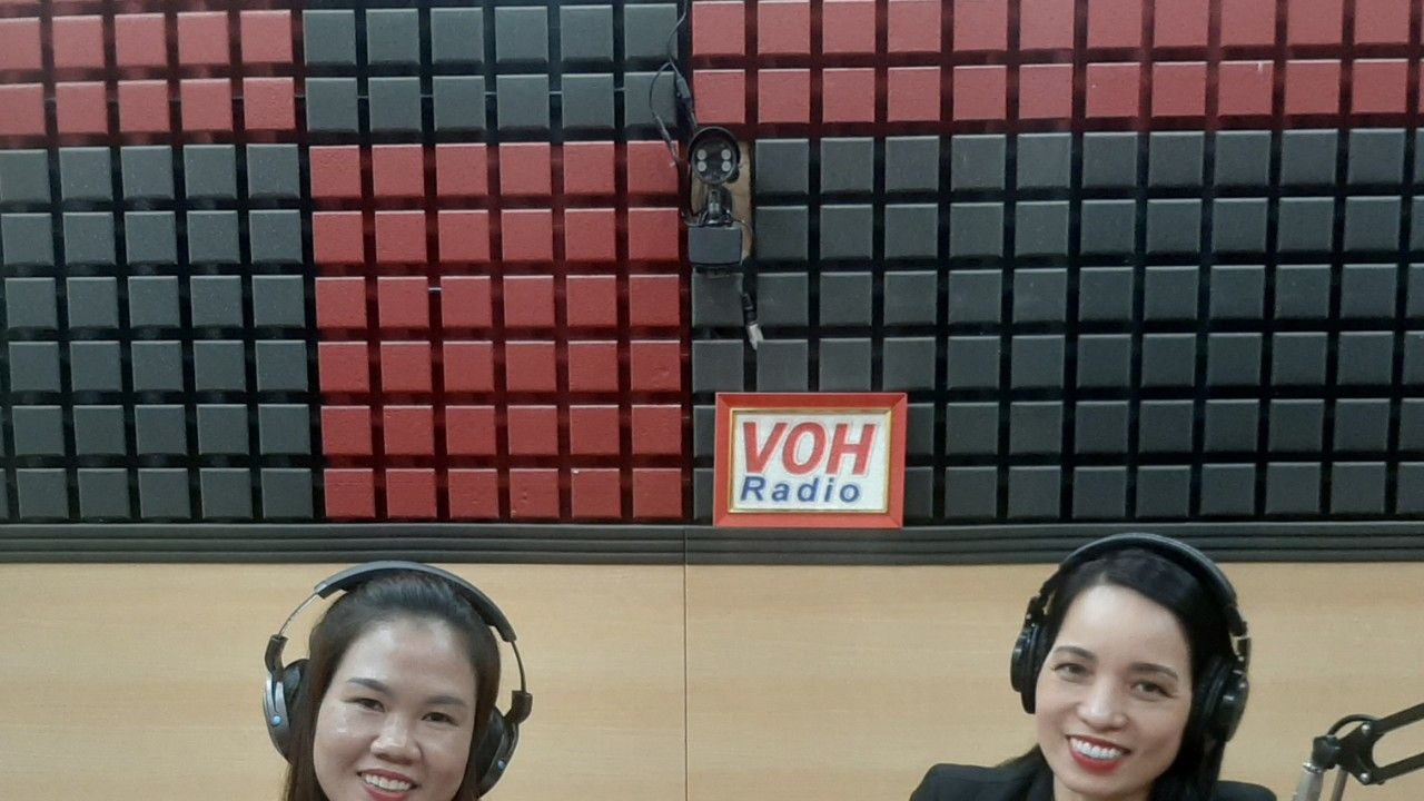 Tư vấn pháp luật cho thính giả.