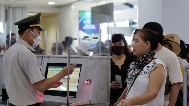 Đi máy bay có thể không cần mang căn cước công dân