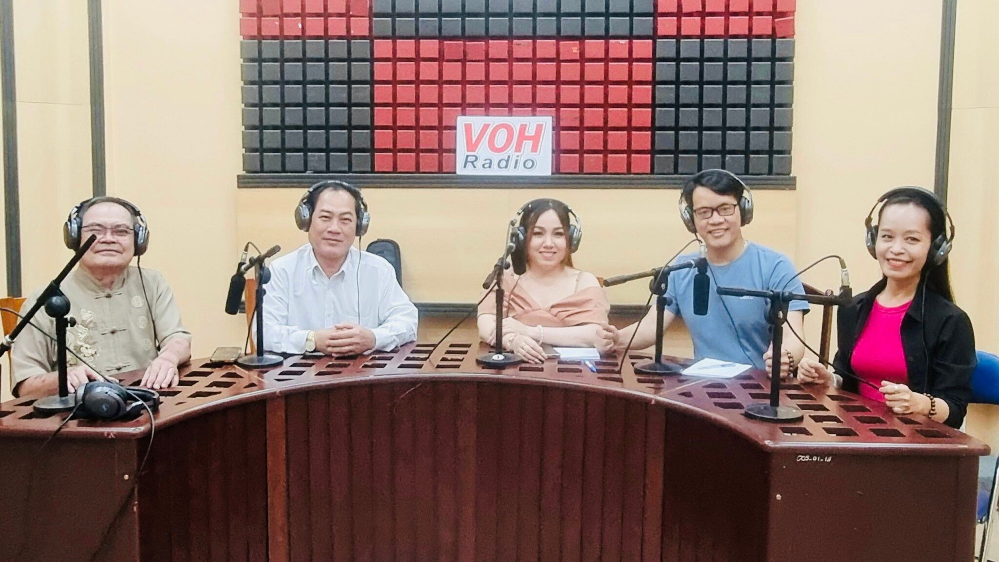 Mỹ Vân  - Cô đào đa năng