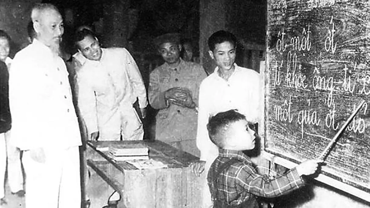 Tư tưởng Hồ Chí Minh về vai trò của người thầy giáo