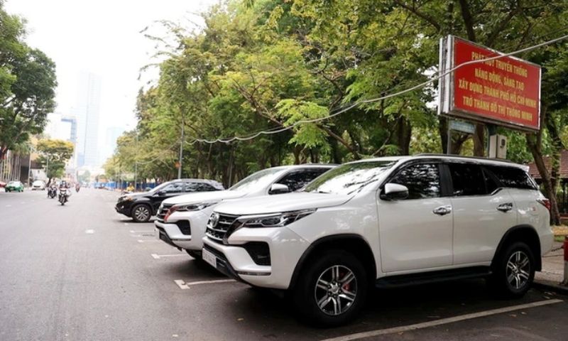 VOH THỊNH HÀNH - Vướng mắc triển khai thu phí lòng đường, hè phố tại TPHCM