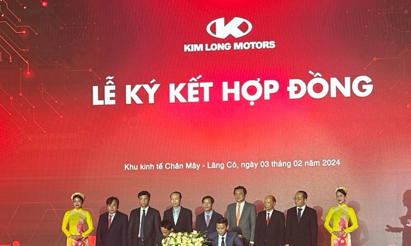 Kim Long Motors ra mắt xe khách giường nằm bắt mắt