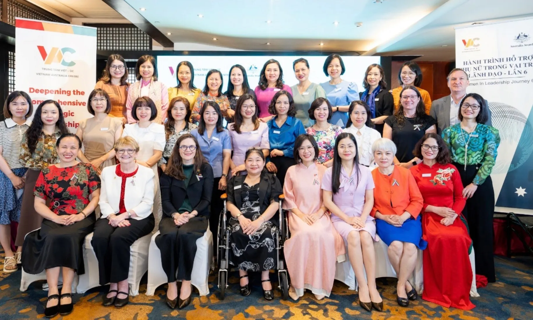 Nâng cao vị thế lãnh đạo của phụ nữ Việt Nam vì sự phát triển xã hội 