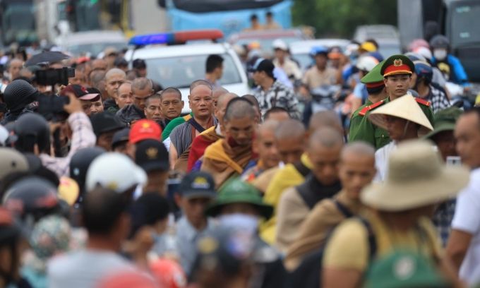 Ông Lê Anh Tú (Thích Minh Tuệ) tự nguyện dừng việc đi bộ khất thực
