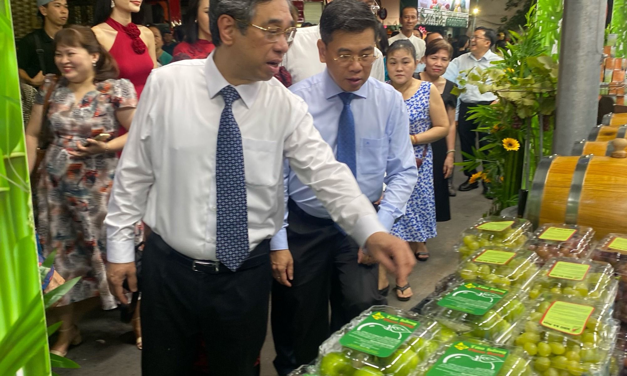 Khai mạc Tuần lễ Trái cây &quot;Trên bến dưới thuyền&quot; ở Bến Bình Đông, quận 8