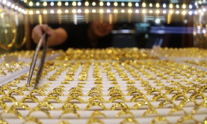 Vàng nhẫn "vượt mặt" vàng miếng thần tốc, liệu có bất thường?