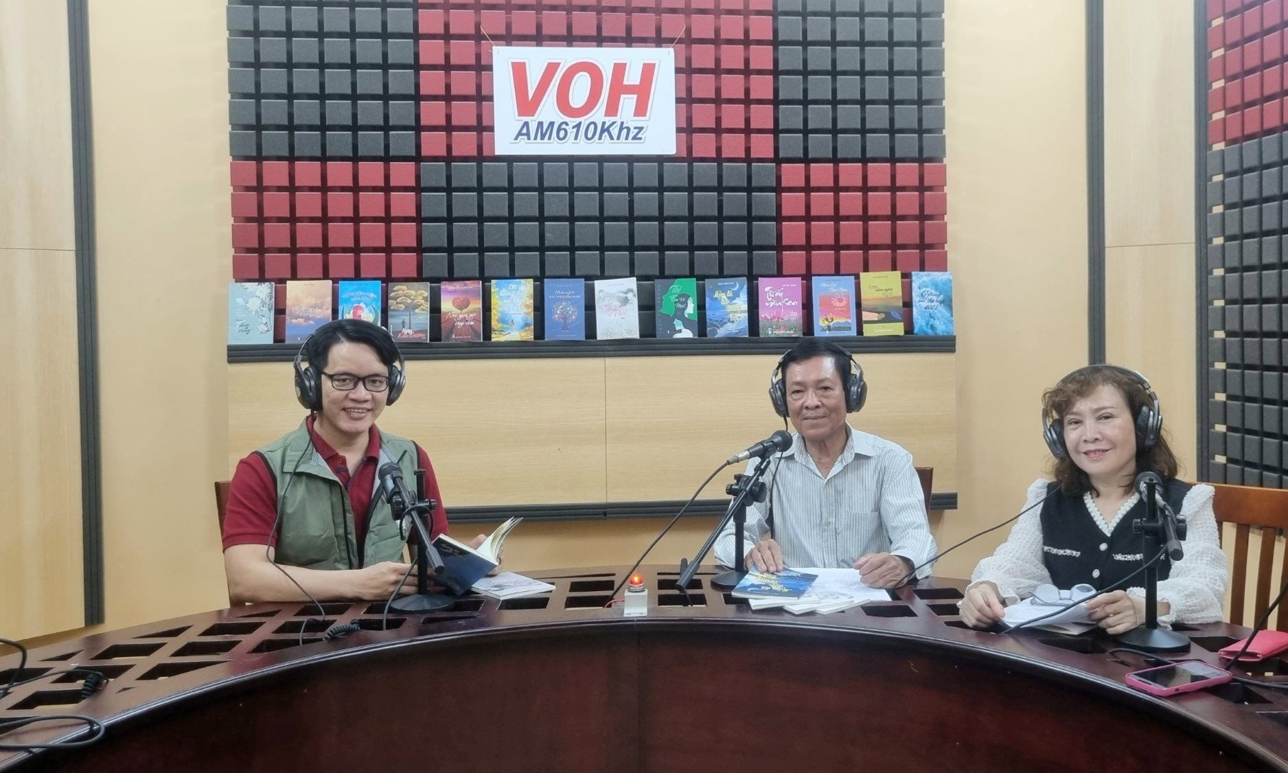 Cựu chiến binh Phan Nhật Tiến “vén trời thi sĩ tìm thơ”