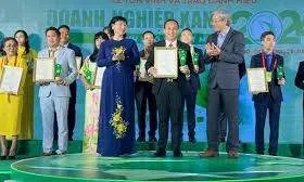Vina CHG vinh dự được bình chọn và trao tặng danh hiệu &quot;Doanh nghiệp Xanh TPHCM năm 2024&quot;.