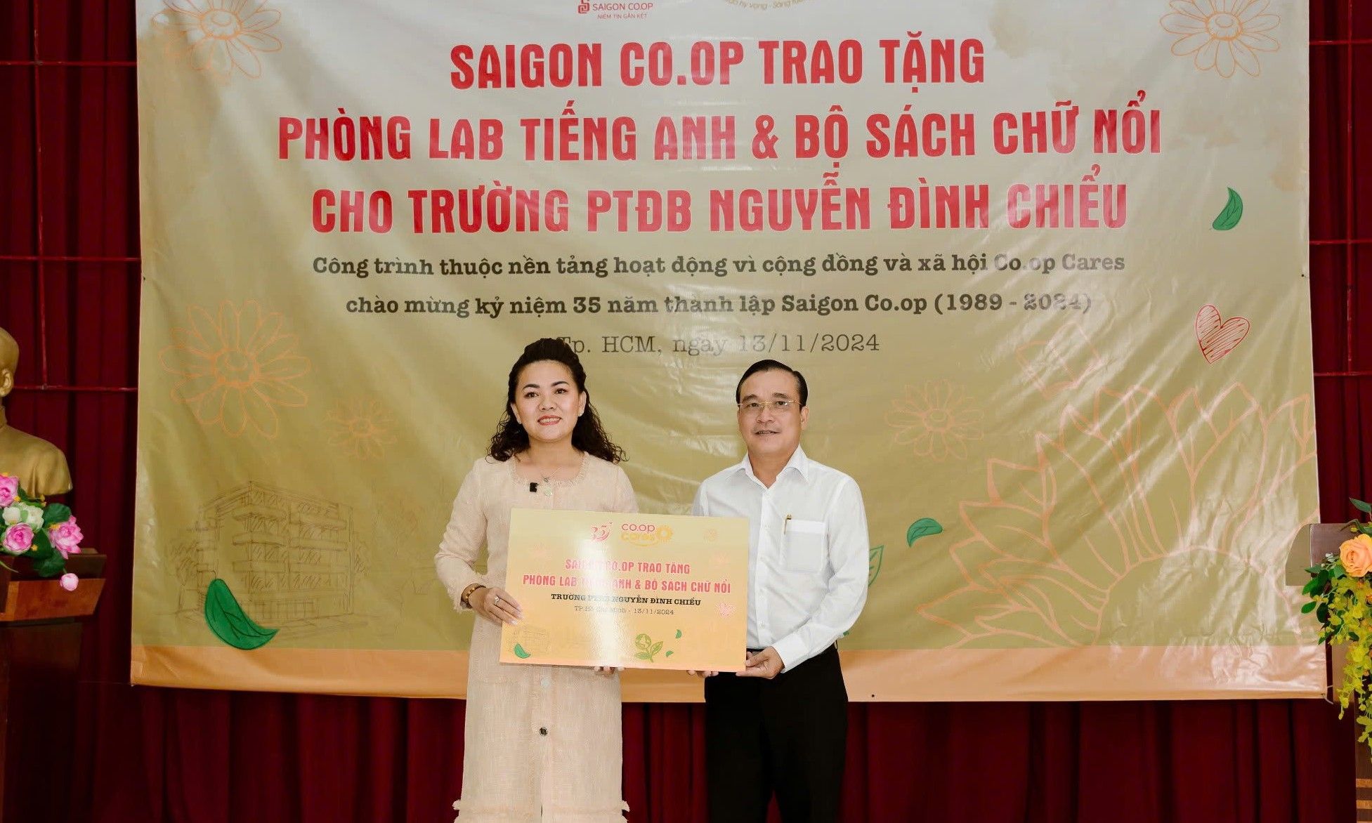Saigon Co.op tặng phòng LAB &amp; bộ sách tiếng Anh cho học sinh Trường PTĐB Nguyễn Đình Chiểu