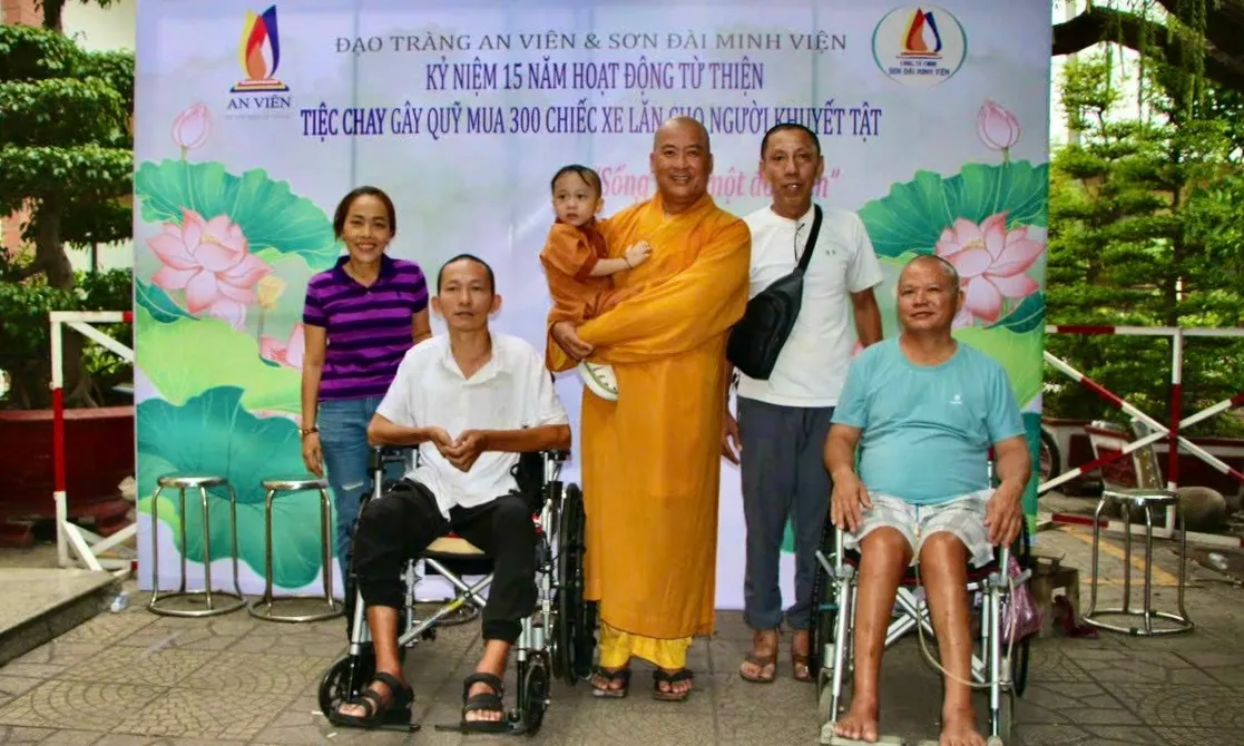 Sư thầy hơn 10 năm gắn bó cùng người khuyết tật cả nước