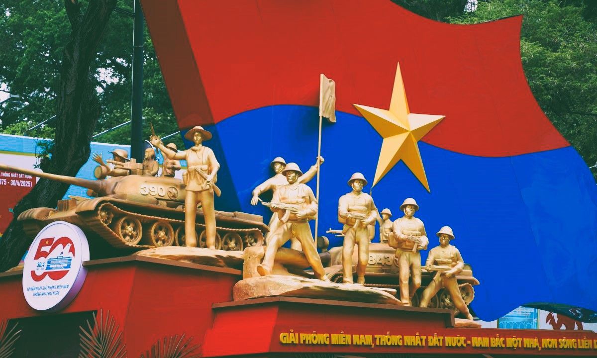 Vietnamese people join hands to build more beautiful country