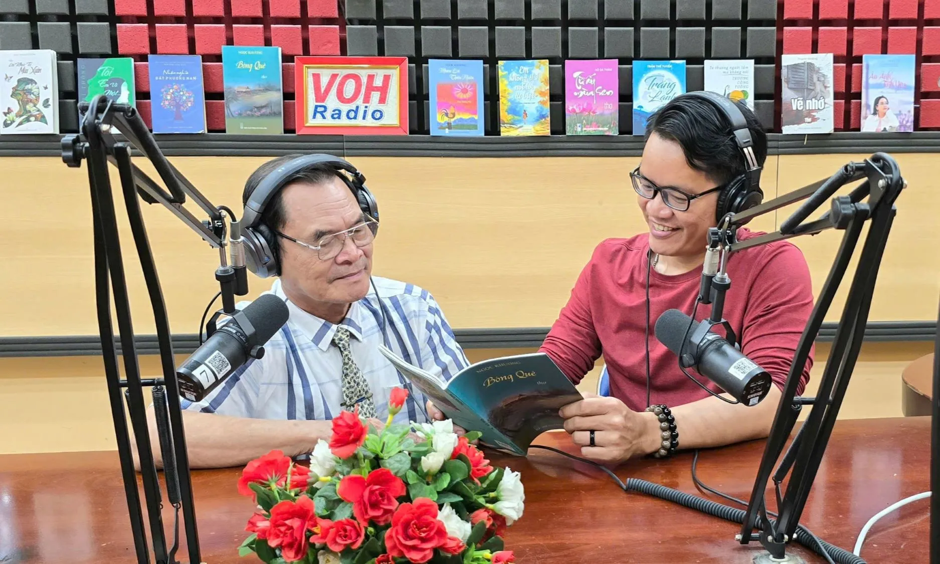 Ngọc Khương “cõng thơ” về quê