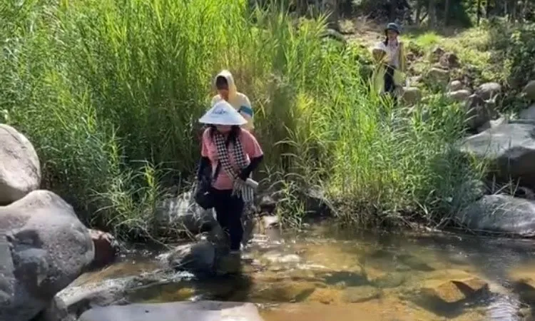 Du lịch leo núi tắm suối sao cho an toàn