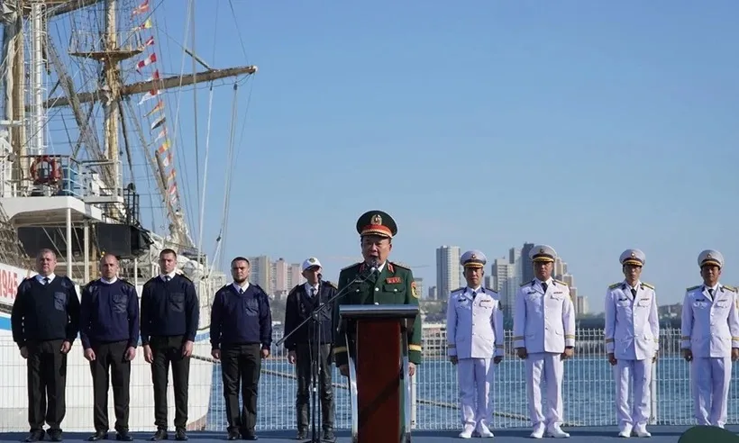 La Russie remet le navire de recherche scientifique « Professeur Gagarinsky » au Vietnam