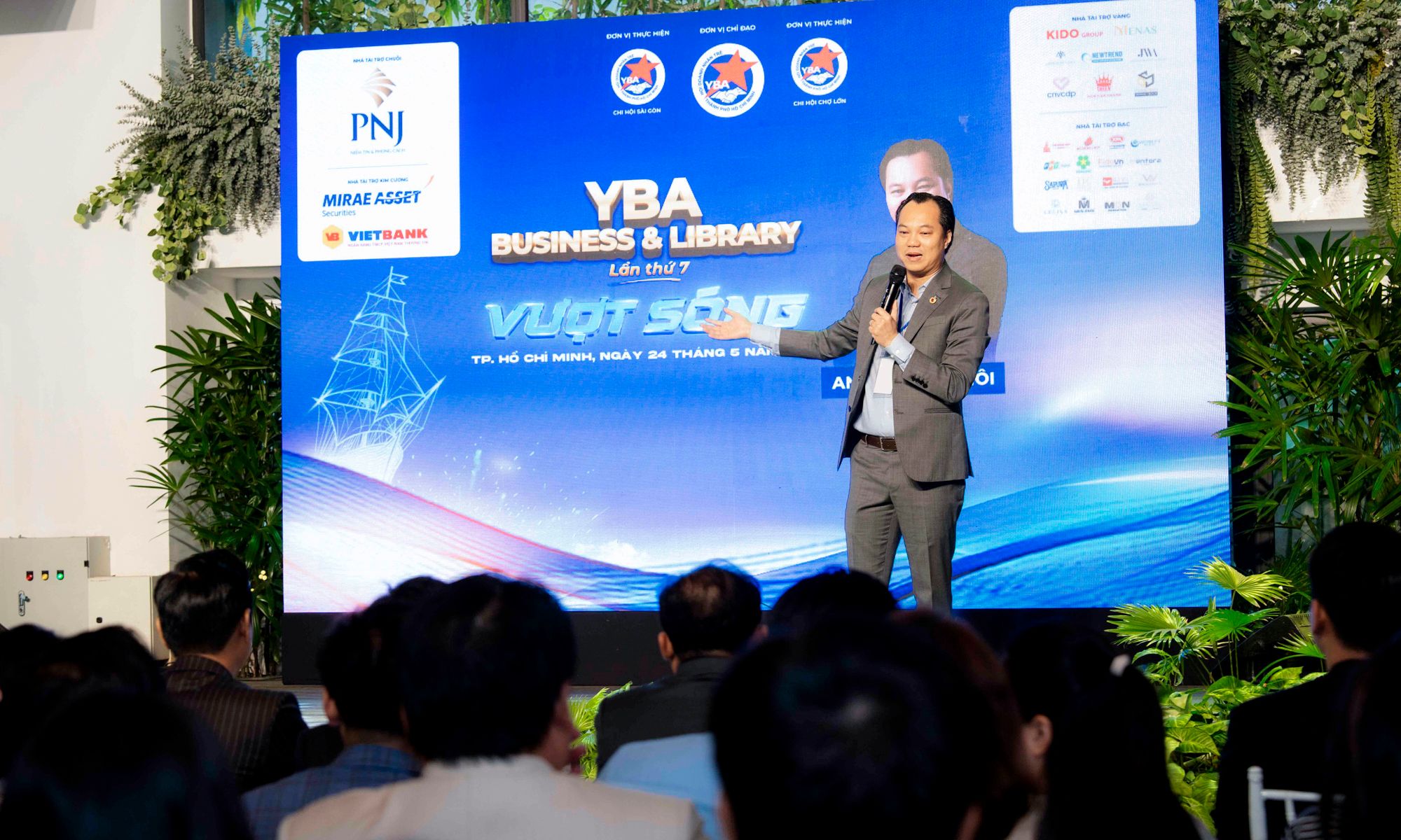 Diễn đàn CEO 2025