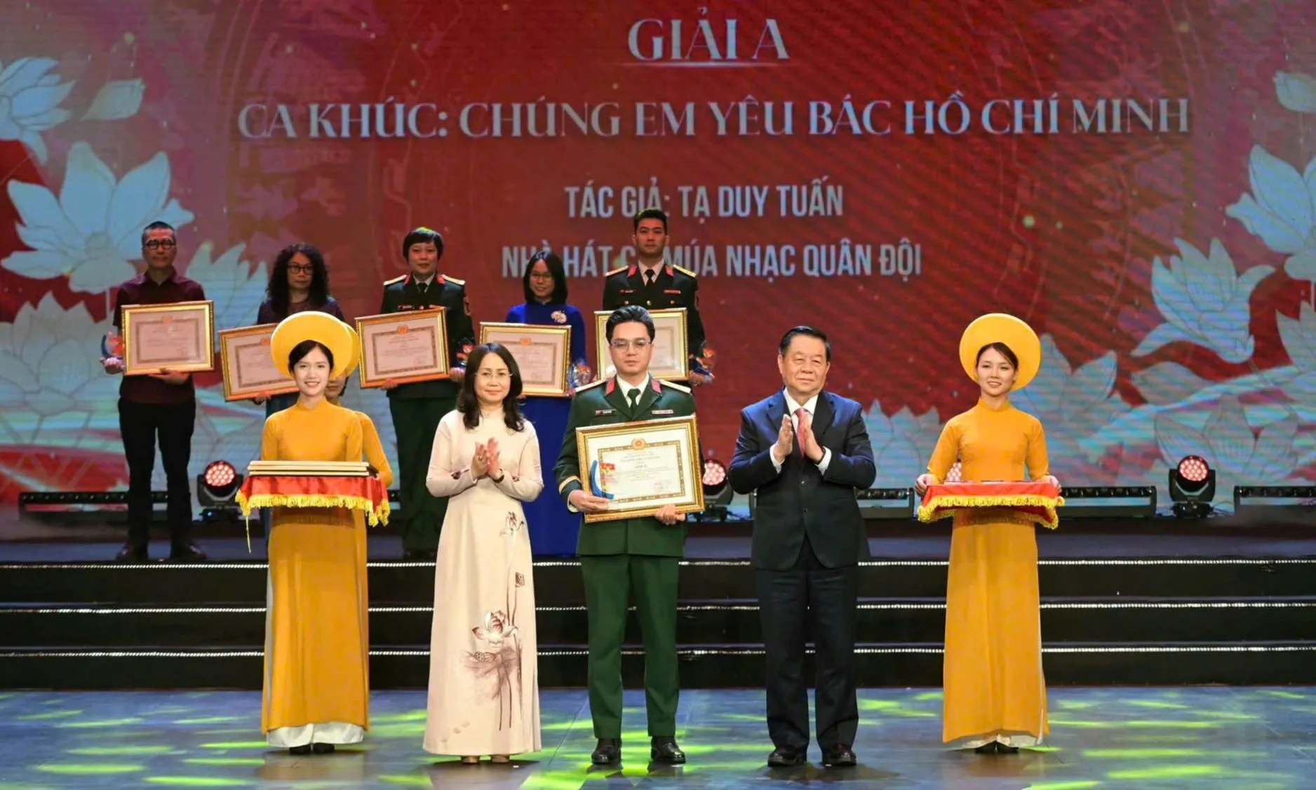 Chúng em yêu Bác Hồ Chí Minh