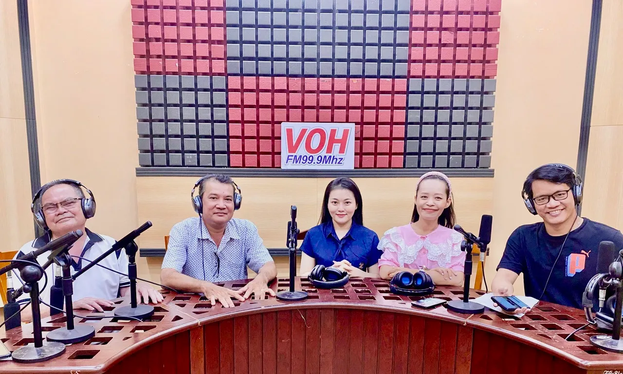 Á quân bông lúa vàng Mỹ Nhung và những vai diễn đầu tiên trên sân khấu chuyên nghiệp