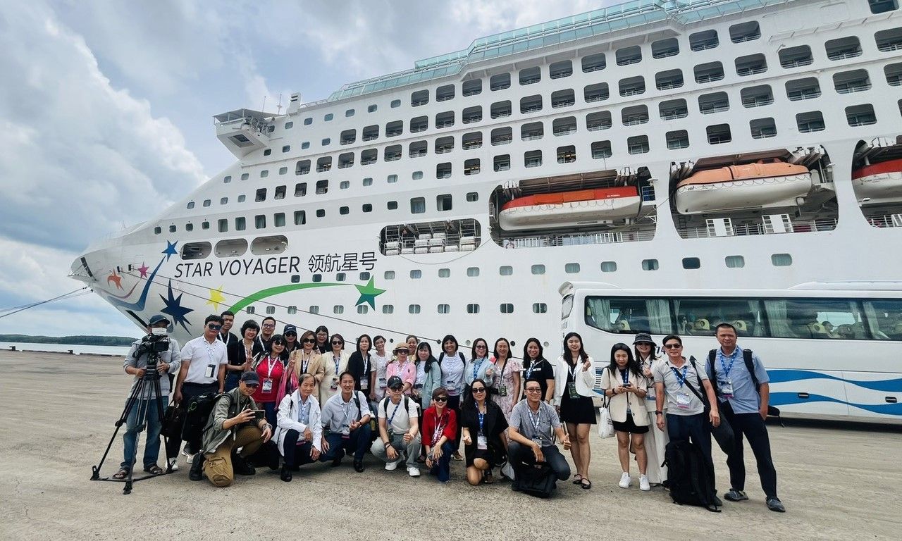 Tàu Star Voyager cập cảng TP.HCM-Hành trình du thuyền khứ hồi từ Việt Nam đến Singapore 
