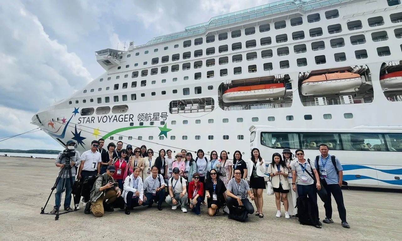 Tàu Star Voyager cập cảng TP.HCM-Hành trình du thuyền khứ hồi từ Việt Nam đến Singapore 