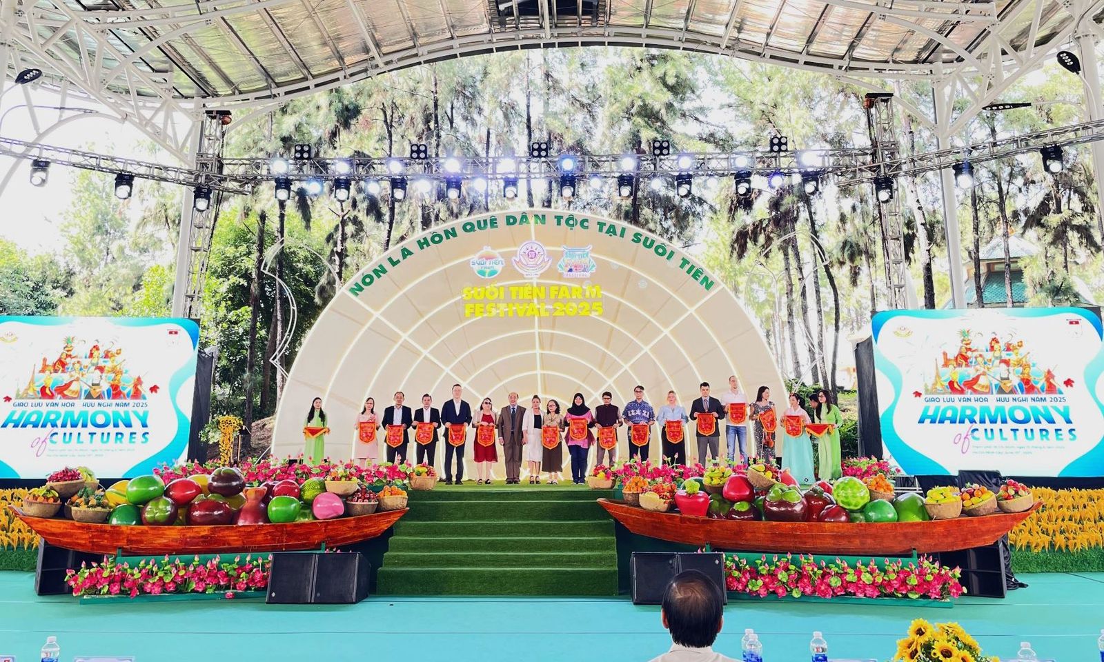 Giai điệu Hữu nghị - Bản hòa tấu nghệ thuật đa sắc màu ở Suối Tiên Farm Festival 2025