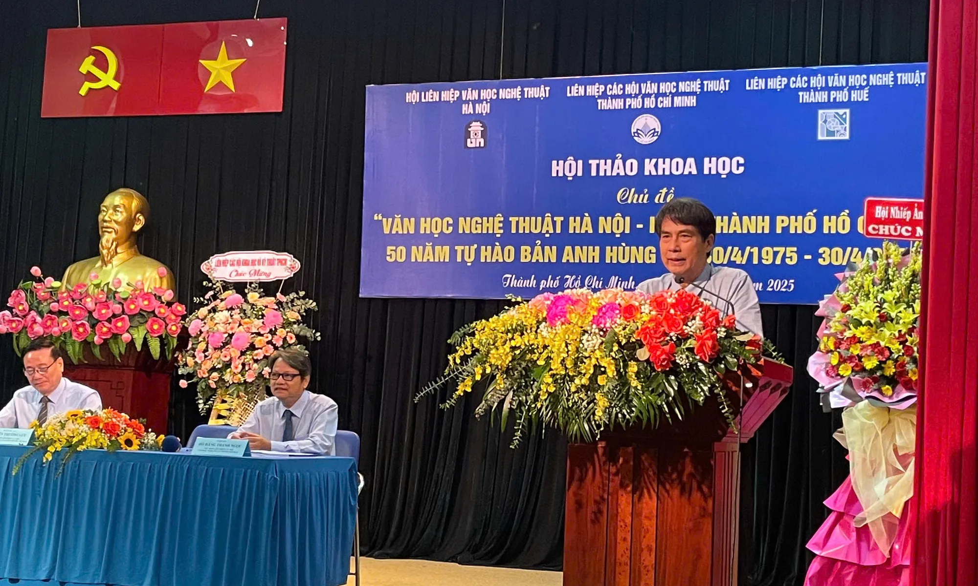 Văn học nghệ thuật Hà Nội/Huế-Thành phố Hồ Chí Minh: 50 năm tự hào bản anh hùng ca