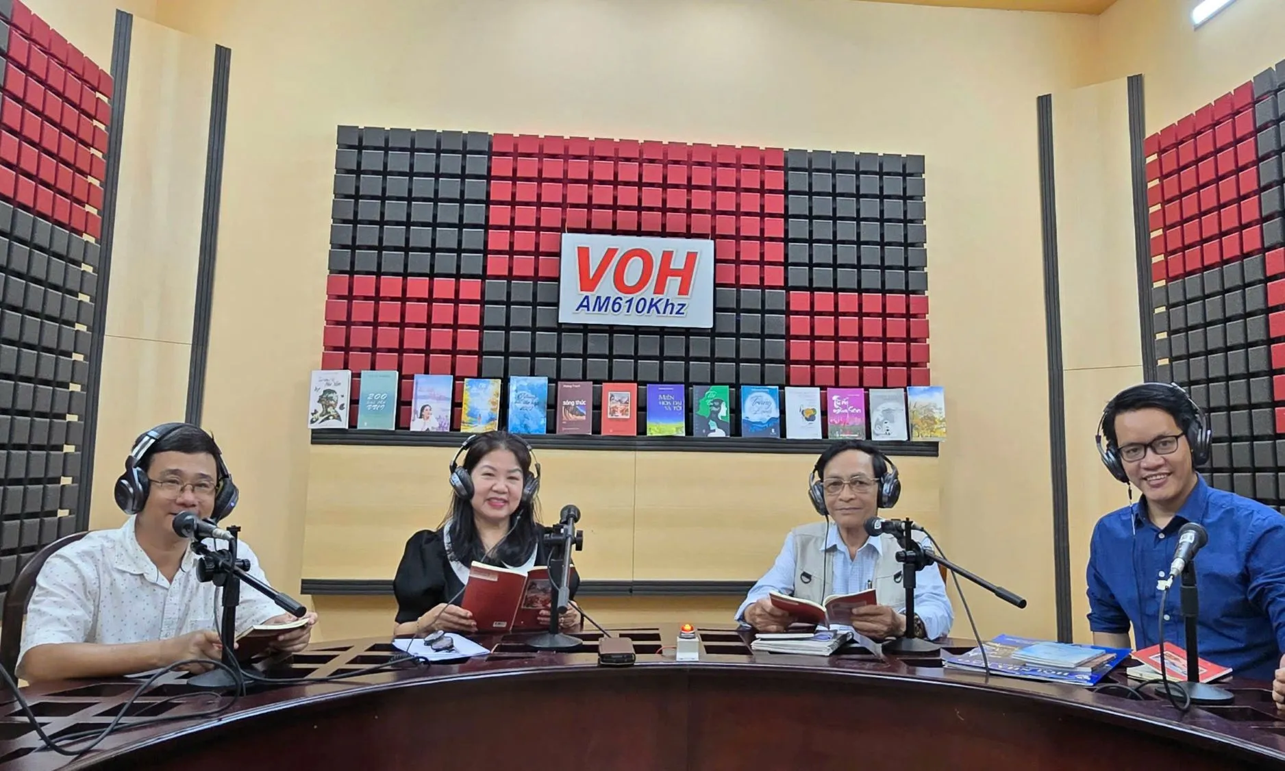 “Hoài niệm chiều” của bác sĩ quân y Hoàng Thạch