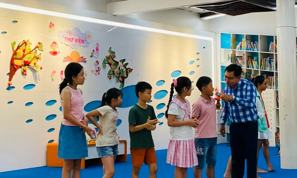 Gặp gỡ tác giả bộ sách “Em lớn lên cùng ca dao, tục ngữ, thành ngữ”