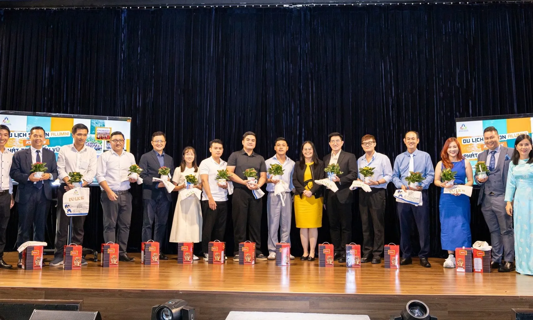 Du lịch Saigon Alumni 2025 - 
