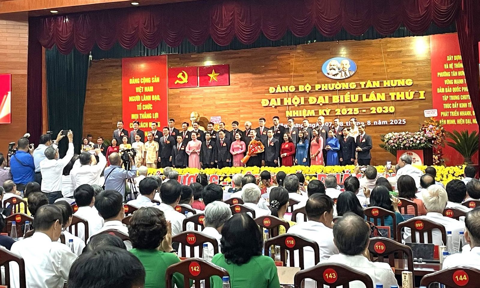 Đại biểu ấn tượng với Đại hội không giấy ở Đảng bộ Phường Tân Hưng (TPHCM)