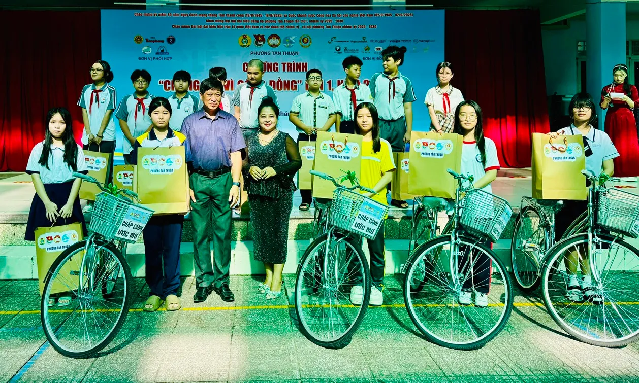 UBMTTQ Việt Nam và các đoàn thể chính trị - xã hội phường Tân Thuận cùng “CHUNG TAY VÌ CỘNG ĐỒNG” 