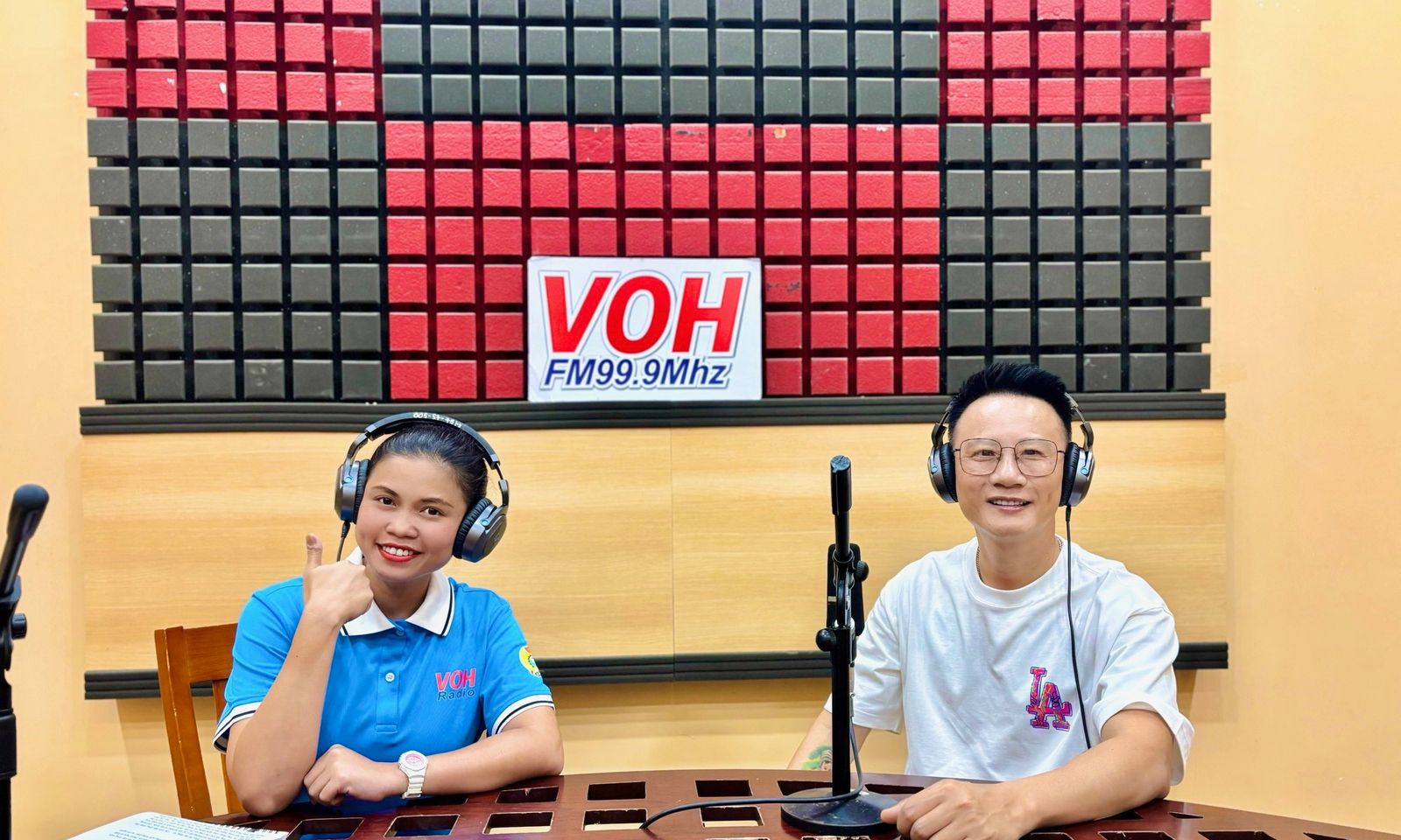 Ca Sĩ Hoàng Bách Và Món Quà Cho Quê Hương - Ep “Lời Trái Tim Việt Nam”